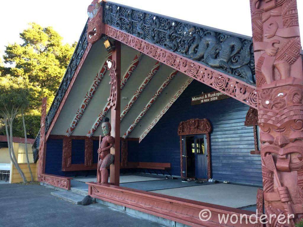 現在でもコミュニティーの中枢をなすNZ マオリ族の聖域 マラエ ( Marae )